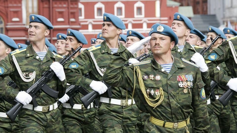 Военнослужащие на параде