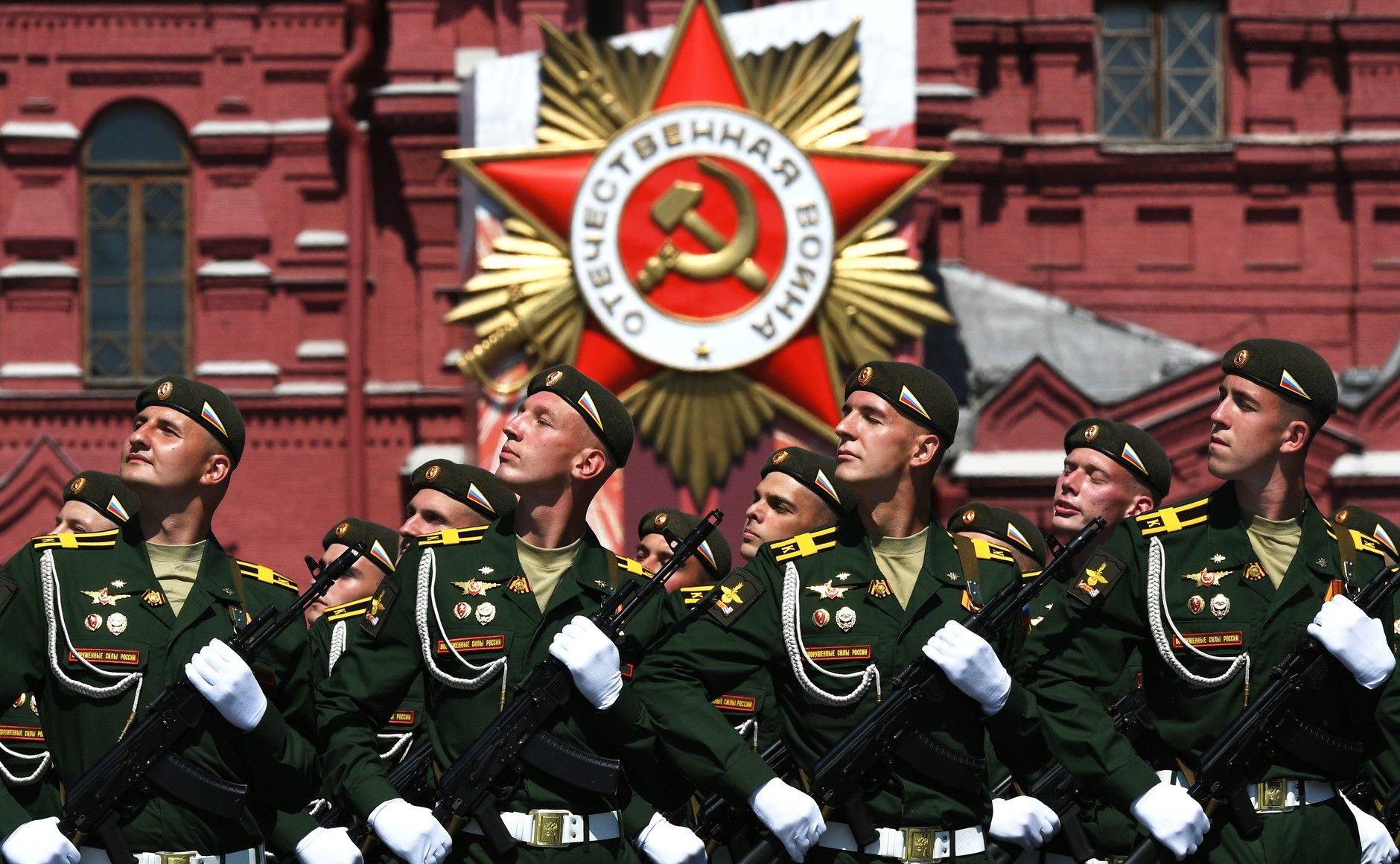 Военнослужащие на параде